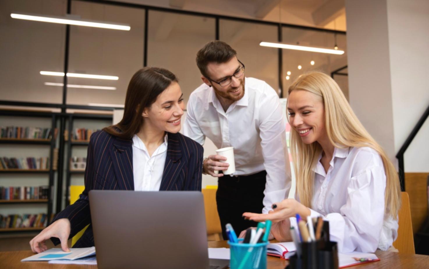 Unser Team bei der Arbeit in unserem modernen Büro in Heiden